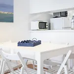 Bright 2br With Private Balcony - Beach, By Hopstays Lejlighed