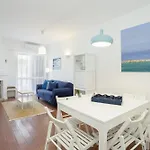 Apartmán Bright 2br With Private Balcony - Beach, By Hopstays