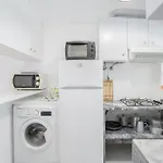 Appartement Bright 2br With Private Balcony - Beach, By Hopstays *