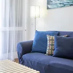 Apartmán Bright 2br With Private Balcony - Beach, By Hopstays