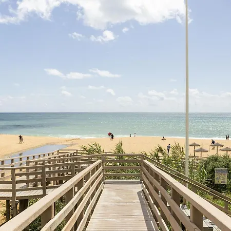 Bright 2br With Private Balcony - Beach, By Hopstays 아파트