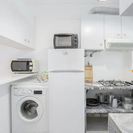 Apartment Bright 2br With Private Balcony - Beach, By Hopstays *