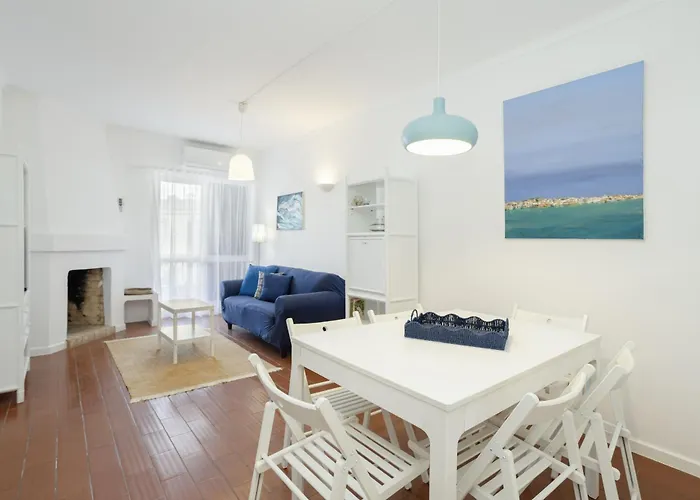 Apartament Bright 2br With Private Balcony - Beach, By Hopstays