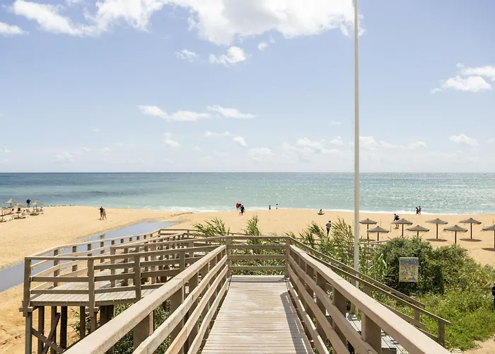 Bright 2br With Private Balcony - Beach, By Hopstays 아파트