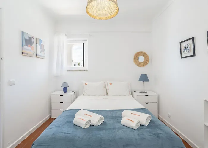 Apartament Bright 2br With Private Balcony - Beach, By Hopstays