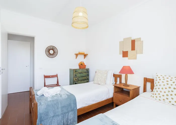 Apartament Bright 2br With Private Balcony - Beach, By Hopstays