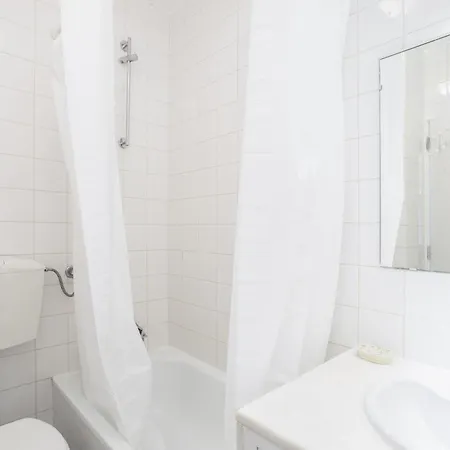 Bright 2br With Private Balcony - Beach, By Hopstays Apartamento Albufeira