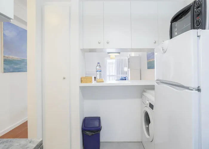 Bright 2br With Private Balcony - Beach, By Hopstays *